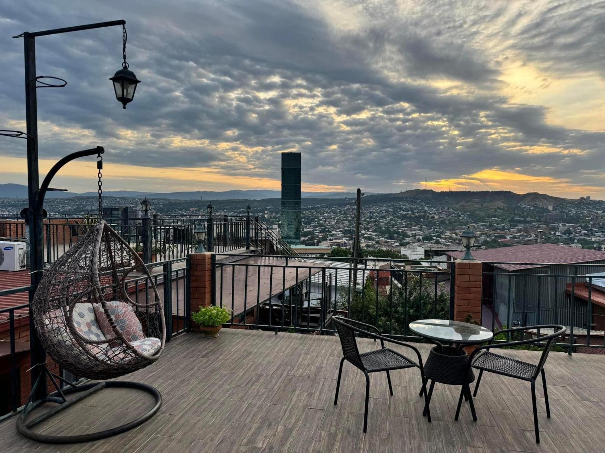 9 Borbalo Street Apartment With Terrace Tbilisi Zewnętrze zdjęcie